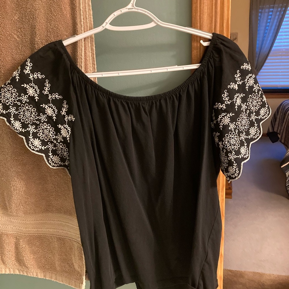 H&M Black and White Blouse with Elegant Design Size large